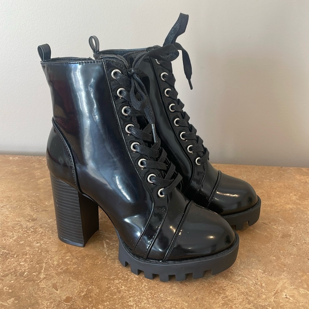 Wild Diva Platform Boots Size 7